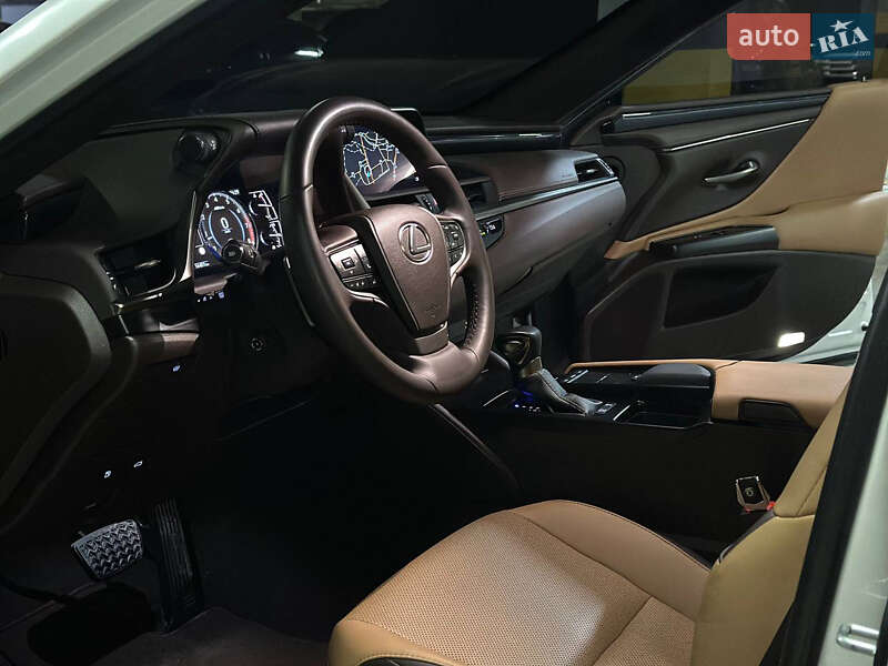 Седан Lexus ES 2021 в Дніпрі