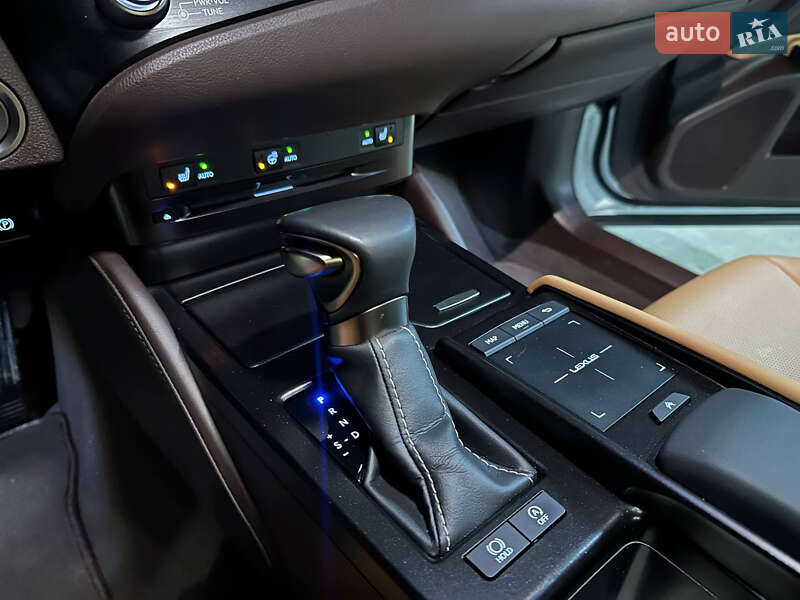 Седан Lexus ES 2021 в Дніпрі