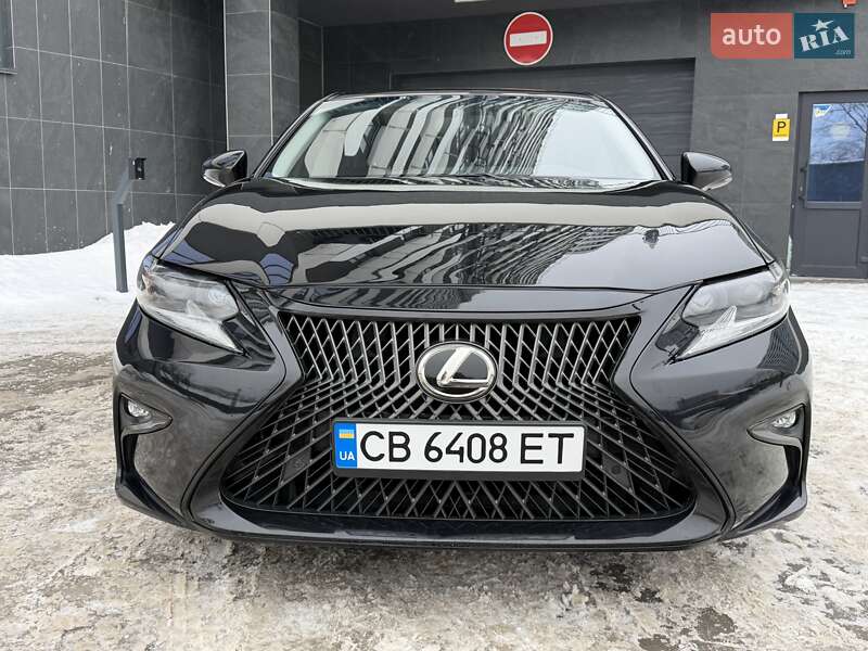 Седан Lexus ES 2015 в Киеве