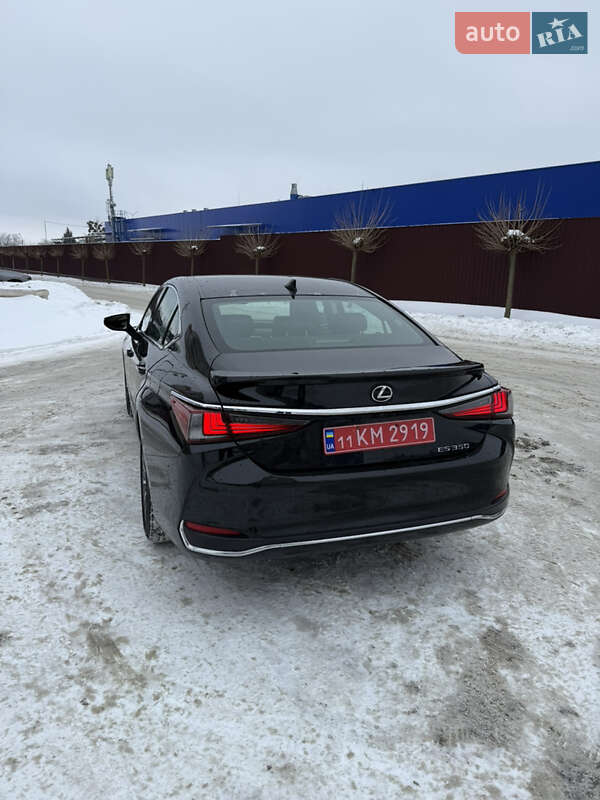 Седан Lexus ES 2021 в Умани