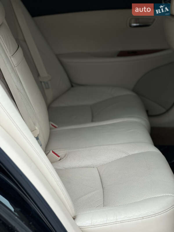 Седан Lexus ES 2010 в Умані