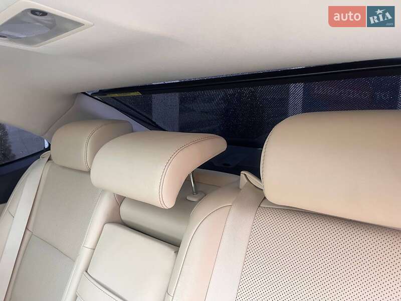 Седан Lexus ES 2012 в Львові