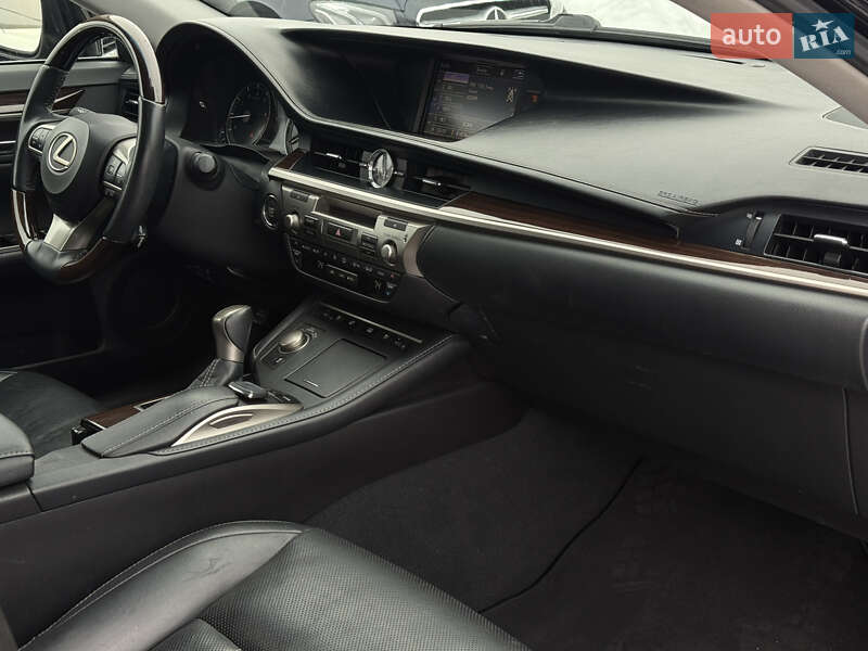 Седан Lexus ES 2016 в Києві