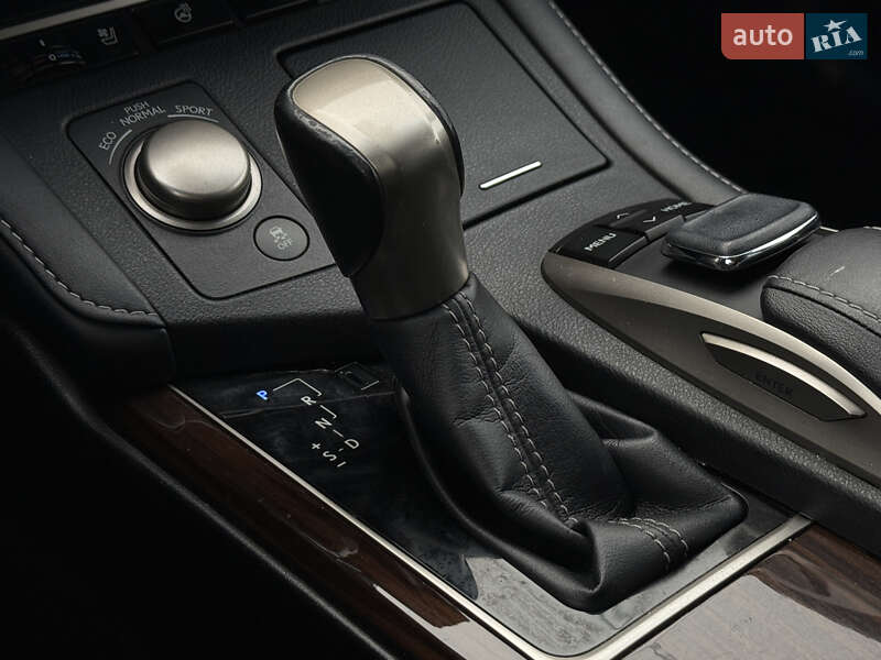 Седан Lexus ES 2016 в Києві