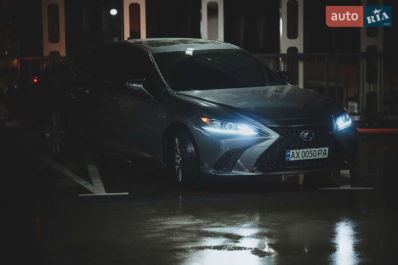 Седан Lexus ES 2019 в Харькове