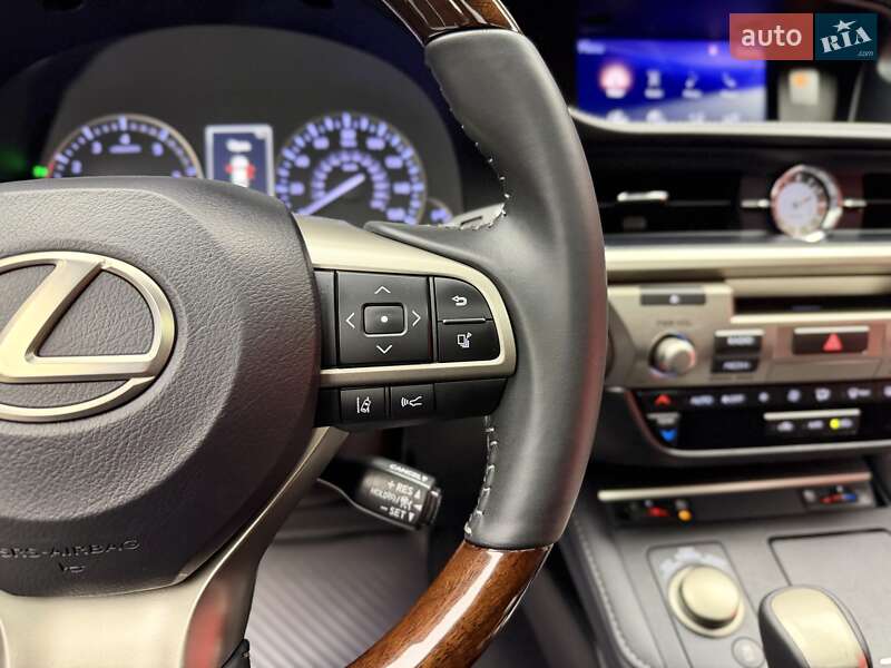 Седан Lexus ES 2018 в Києві