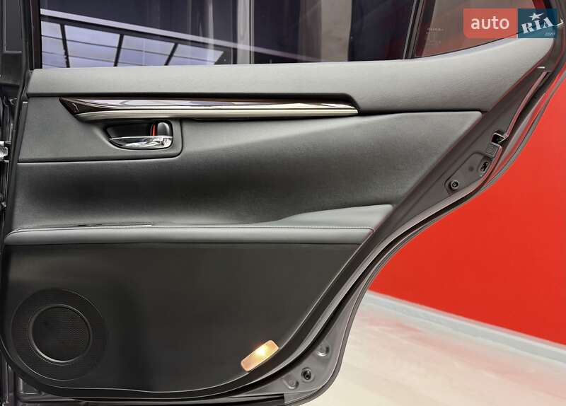 Седан Lexus ES 2018 в Києві