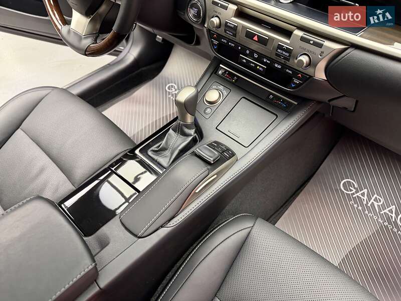 Седан Lexus ES 2018 в Києві