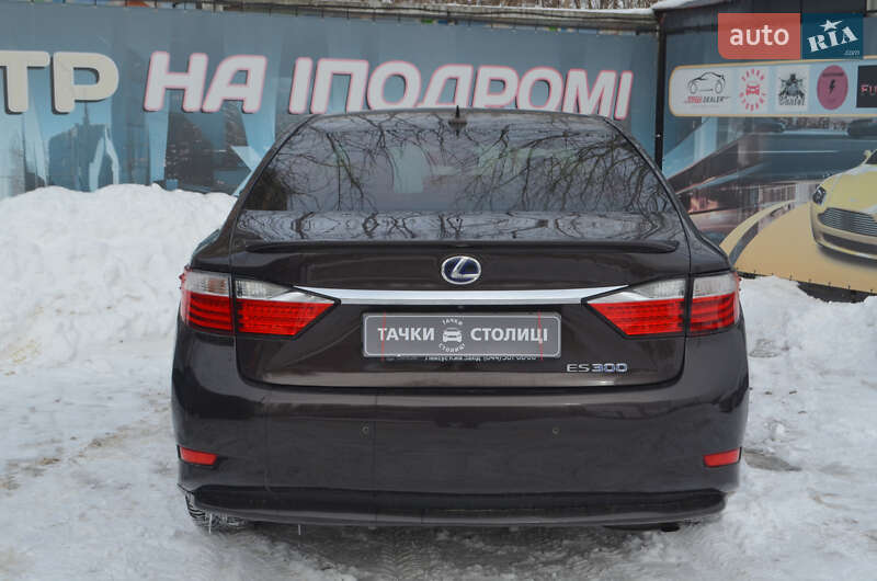 Седан Lexus ES 2013 в Киеве