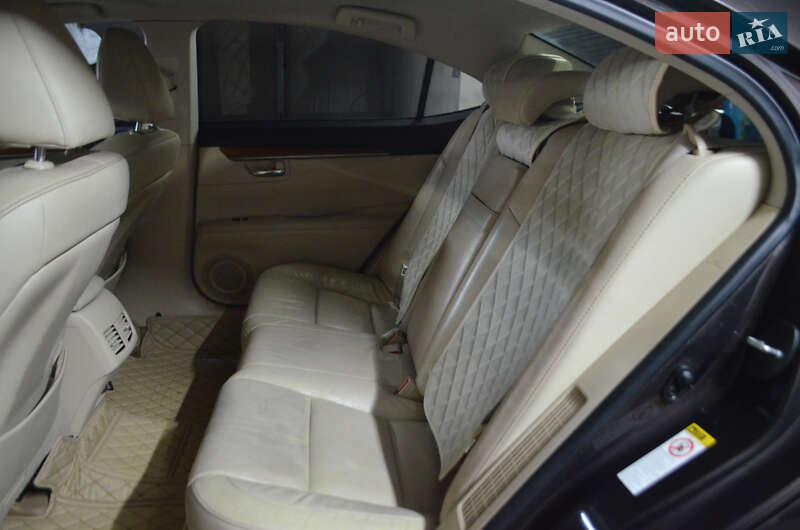 Седан Lexus ES 2013 в Киеве