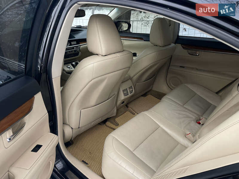 Седан Lexus ES 2014 в Києві
