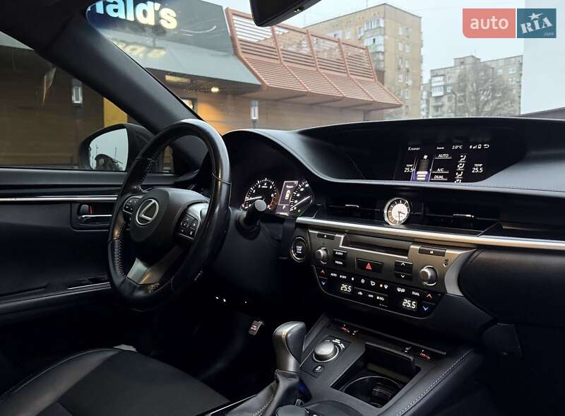 Седан Lexus ES 2016 в Кропивницком
