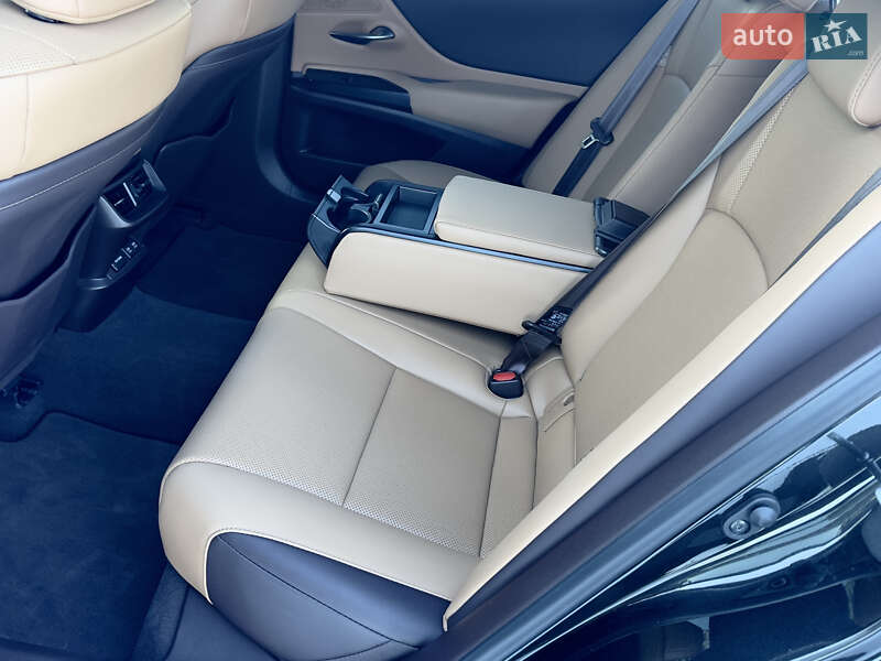 Седан Lexus ES 2020 в Киеве фото 39 Седан Lexus ES 2020 в Киеве