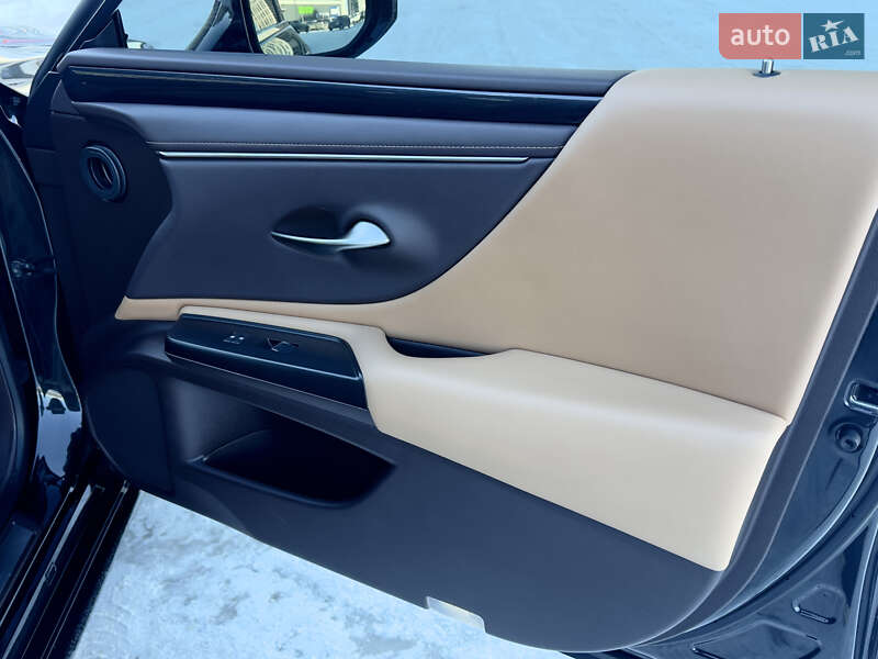 Седан Lexus ES 2020 в Киеве фото 43 Седан Lexus ES 2020 в Киеве