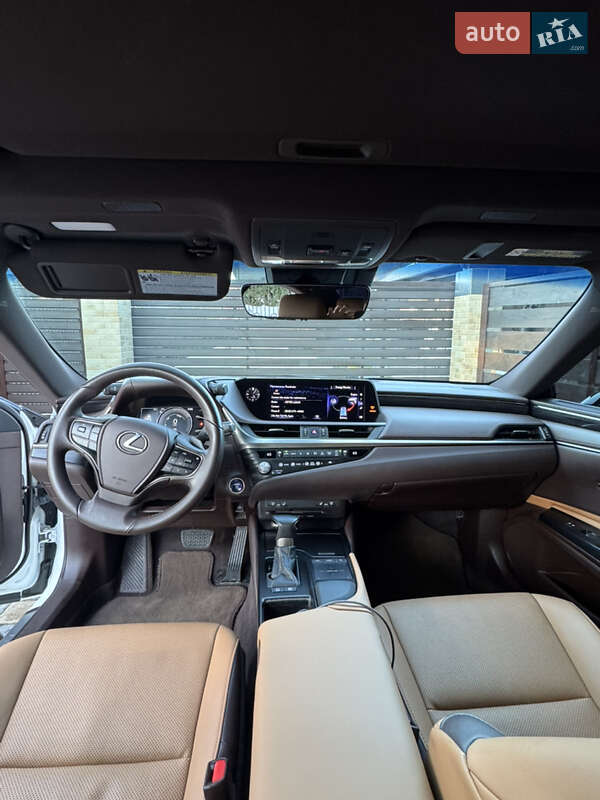 Седан Lexus ES 2020 в Львове