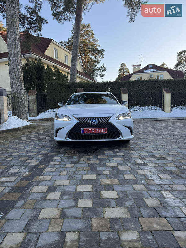 Седан Lexus ES 2020 в Львове