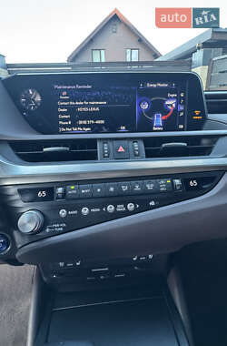 Седан Lexus ES 2020 в Львове