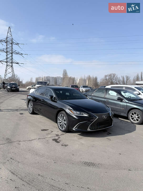 Lexus ES 2019