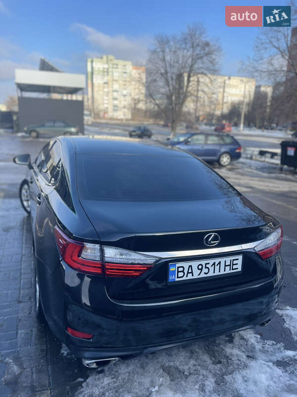 Седан Lexus ES 2016 в Кропивницком
