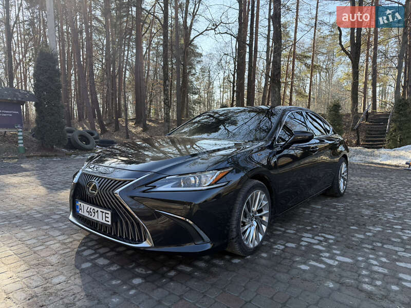 Lexus ES 2020