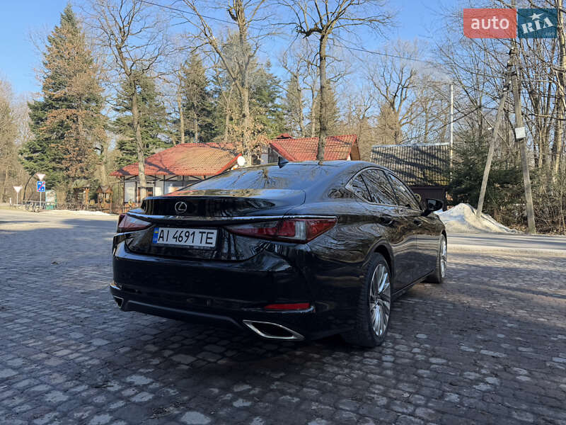 Седан Lexus ES 2020 в Трускавці