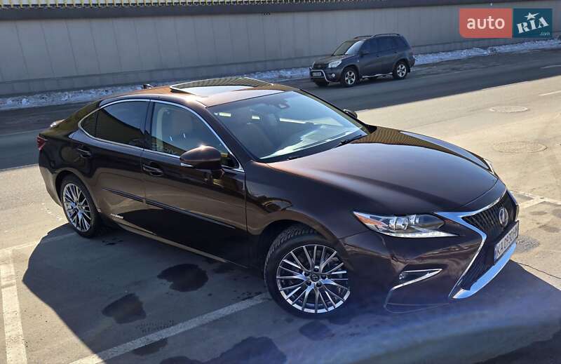 Седан Lexus ES 2016 в Киеве