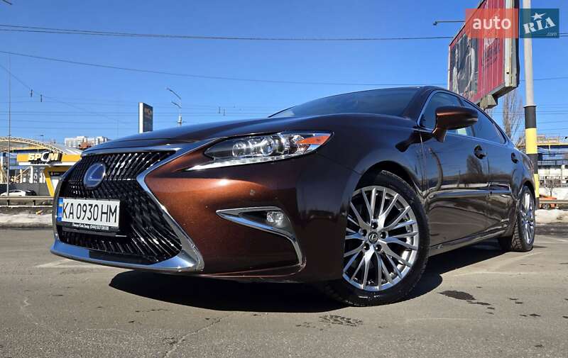 Седан Lexus ES 2016 в Киеве