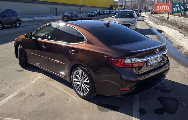 Седан Lexus ES 2016 в Киеве