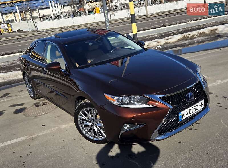 Седан Lexus ES 2016 в Киеве