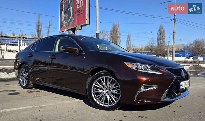 Седан Lexus ES 2016 в Киеве