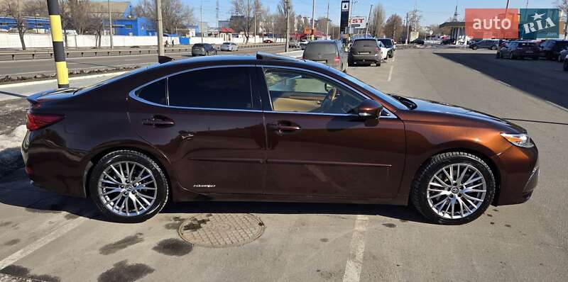 Седан Lexus ES 2016 в Киеве