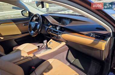 Седан Lexus ES 2016 в Киеве