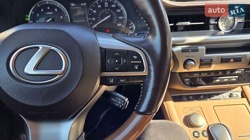 Седан Lexus ES 2016 в Киеве