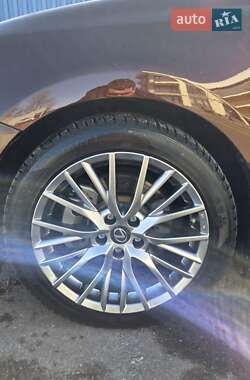 Седан Lexus ES 2016 в Киеве