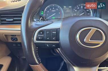 Седан Lexus ES 2016 в Киеве