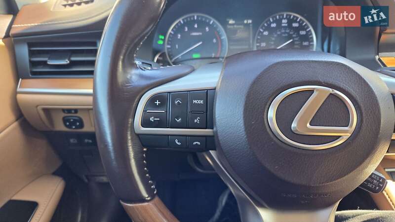Седан Lexus ES 2016 в Киеве