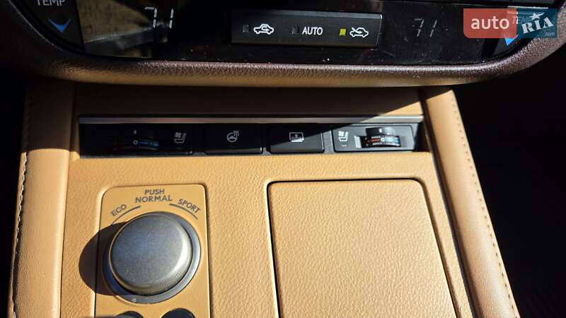 Седан Lexus ES 2016 в Киеве
