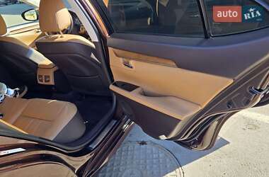 Седан Lexus ES 2016 в Киеве