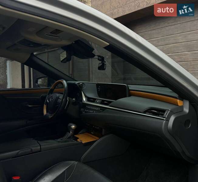 Седан Lexus ES 2019 в Николаеве