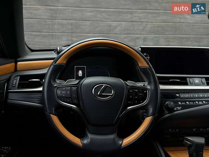 Седан Lexus ES 2019 в Николаеве