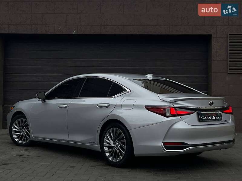 Седан Lexus ES 2019 в Николаеве