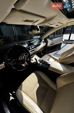 Седан Lexus ES 2016 в Киеве