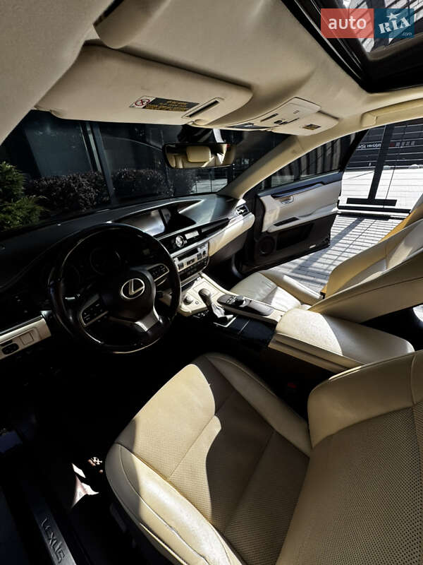 Седан Lexus ES 2016 в Киеве