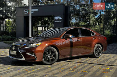 Седан Lexus ES 2016 в Киеве