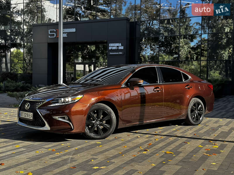 Седан Lexus ES 2016 в Киеве