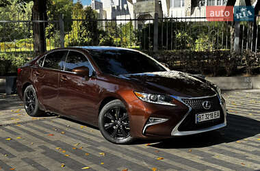 Седан Lexus ES 2016 в Киеве