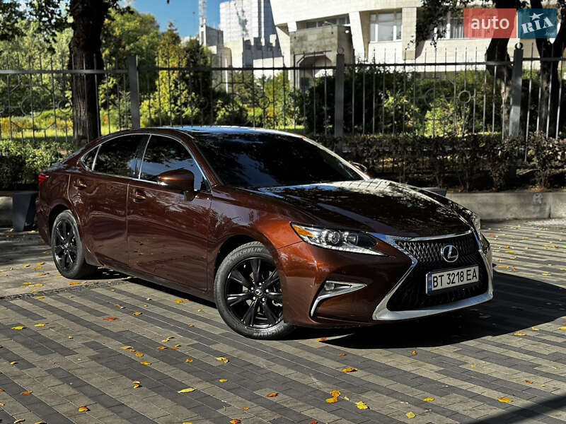 Седан Lexus ES 2016 в Киеве