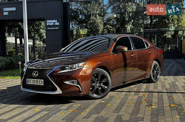 Седан Lexus ES 2016 в Киеве