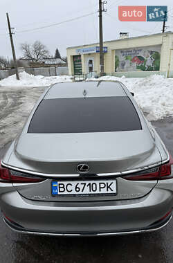 Седан Lexus ES 2020 в Кременчуге