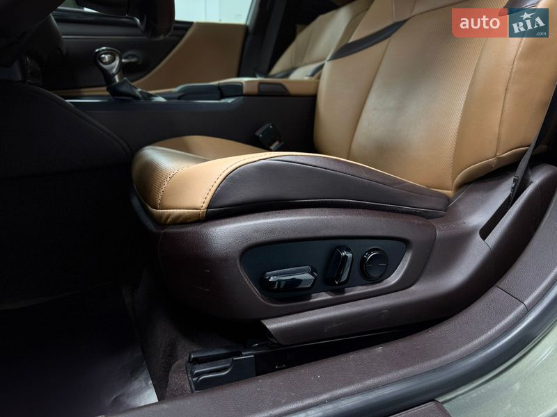 Седан Lexus ES 2020 в Одесі